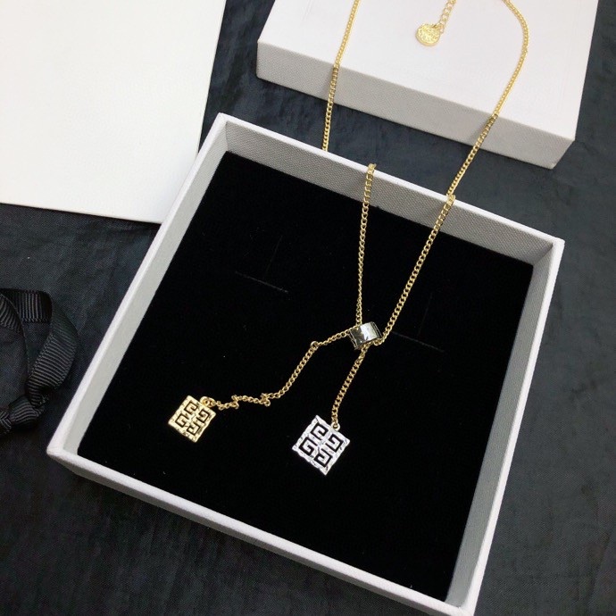 GIVENCHY